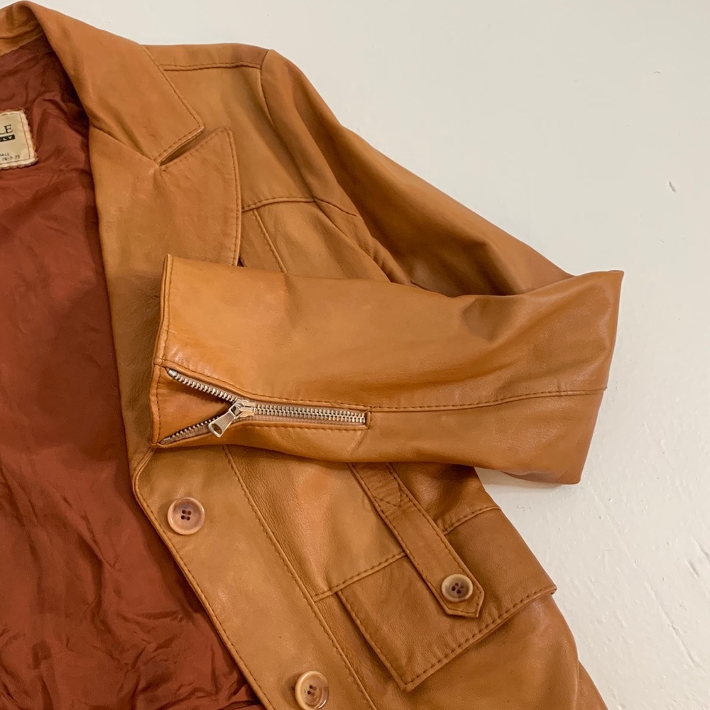 Genuine artisanal italian leather / Camel / 46